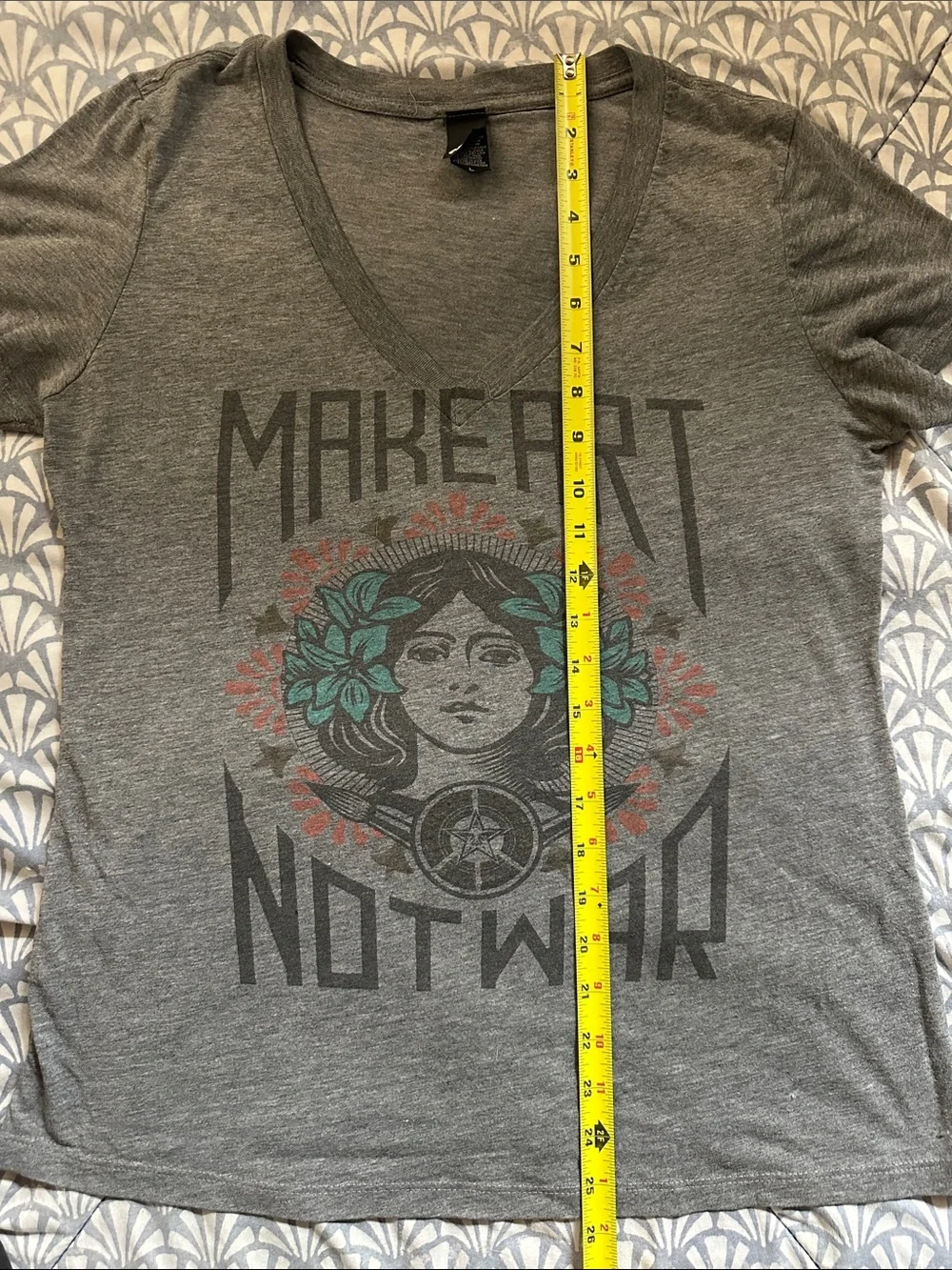 Women's T-Shirt Size Large Obey Make Art Not War - Picture 2 of 7